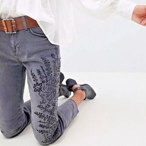 Embroidered Girlfriend Jeans Grey 